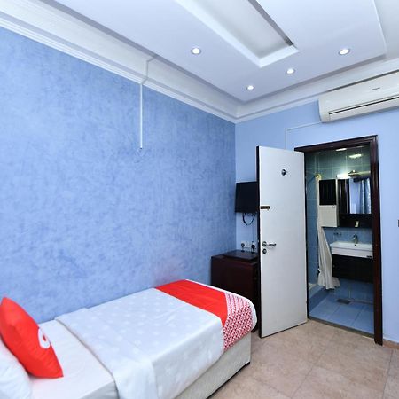 Oyo 137 Marina Hotel Maszkat Kültér fotó