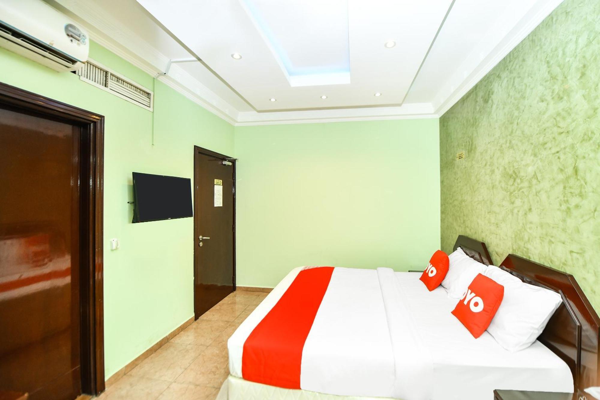 Oyo 137 Marina Hotel Maszkat Kültér fotó
