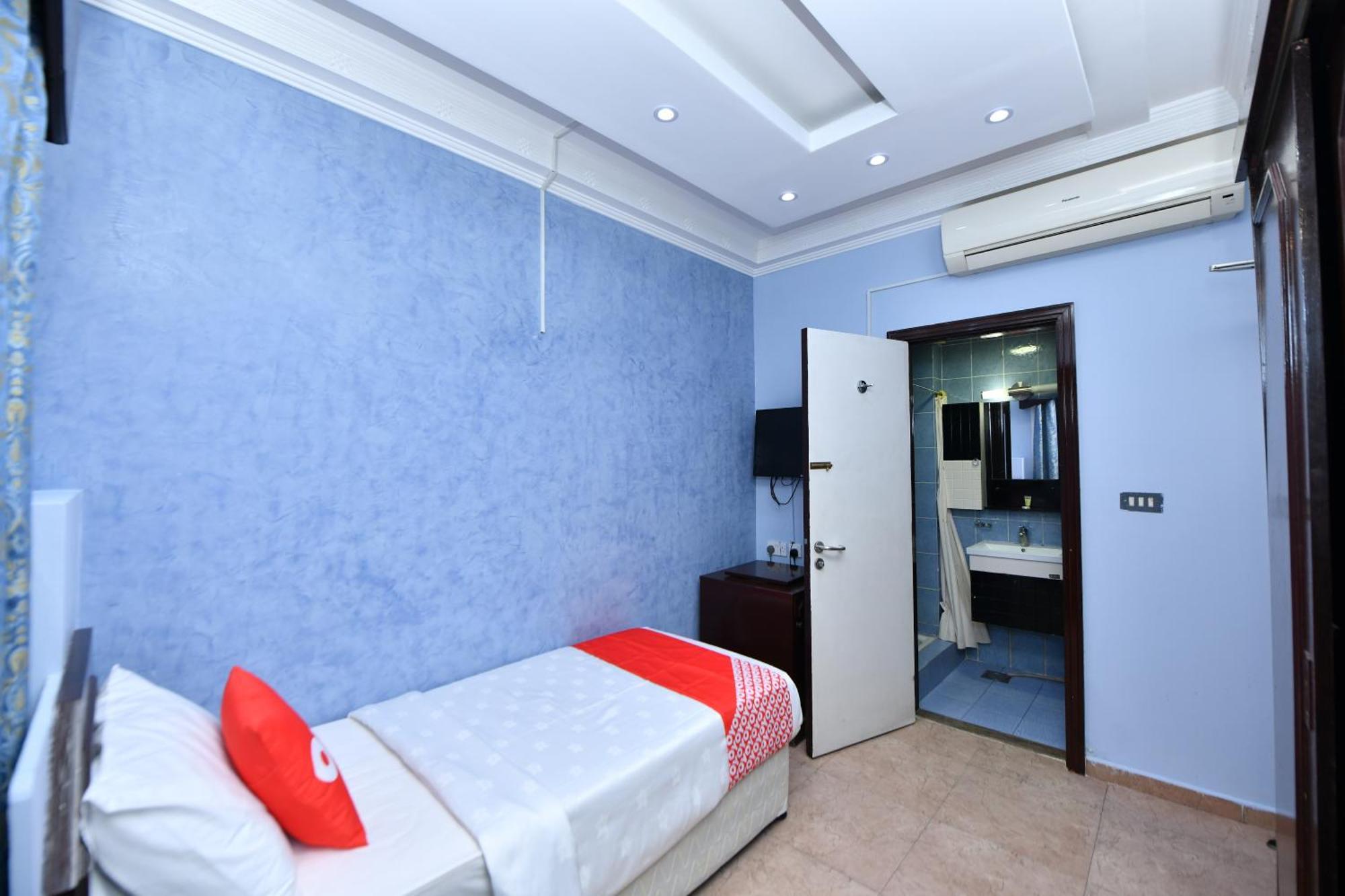 Oyo 137 Marina Hotel Maszkat Kültér fotó