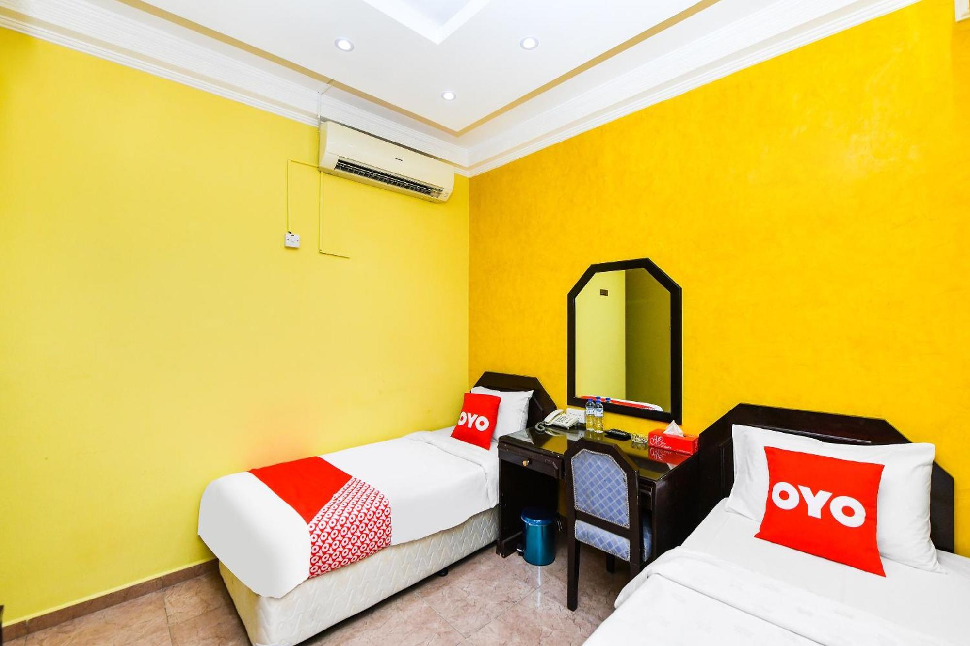 Oyo 137 Marina Hotel Maszkat Kültér fotó