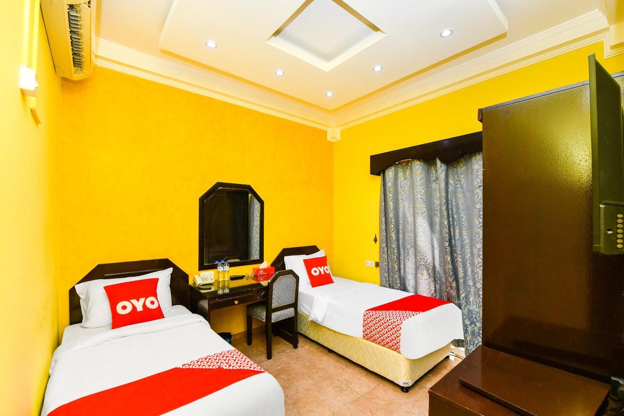 Oyo 137 Marina Hotel Maszkat Kültér fotó