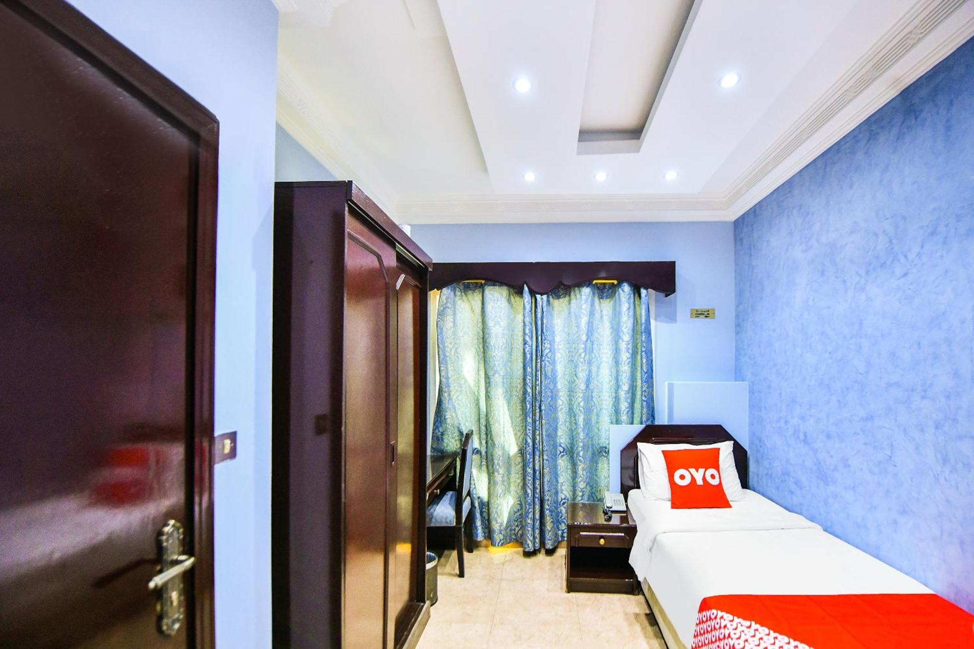 Oyo 137 Marina Hotel Maszkat Kültér fotó