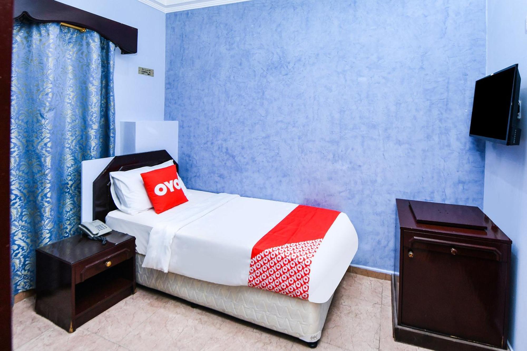 Oyo 137 Marina Hotel Maszkat Kültér fotó