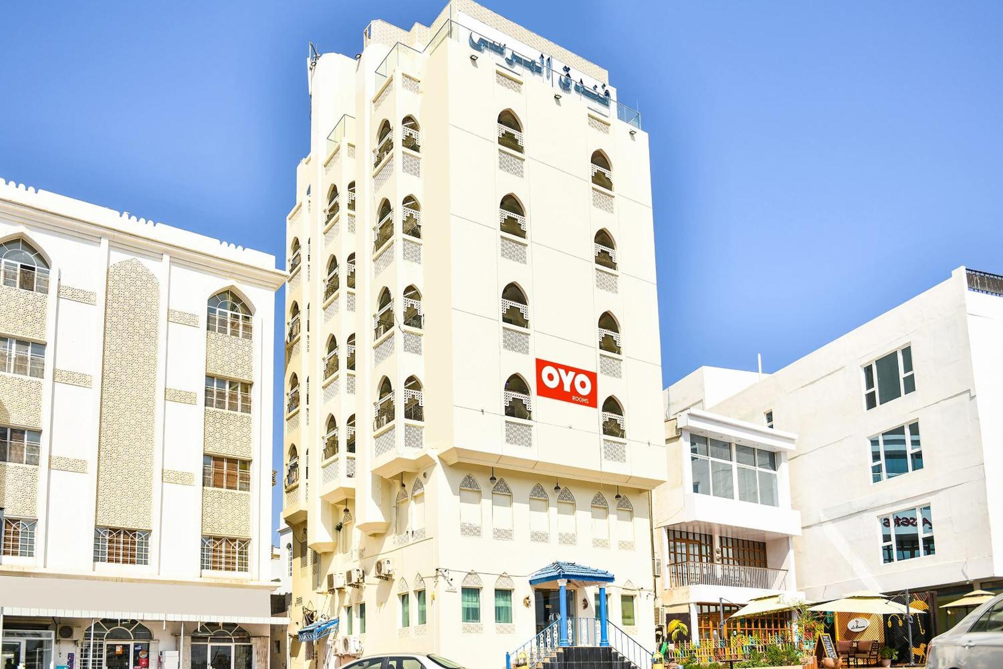 Oyo 137 Marina Hotel Maszkat Kültér fotó