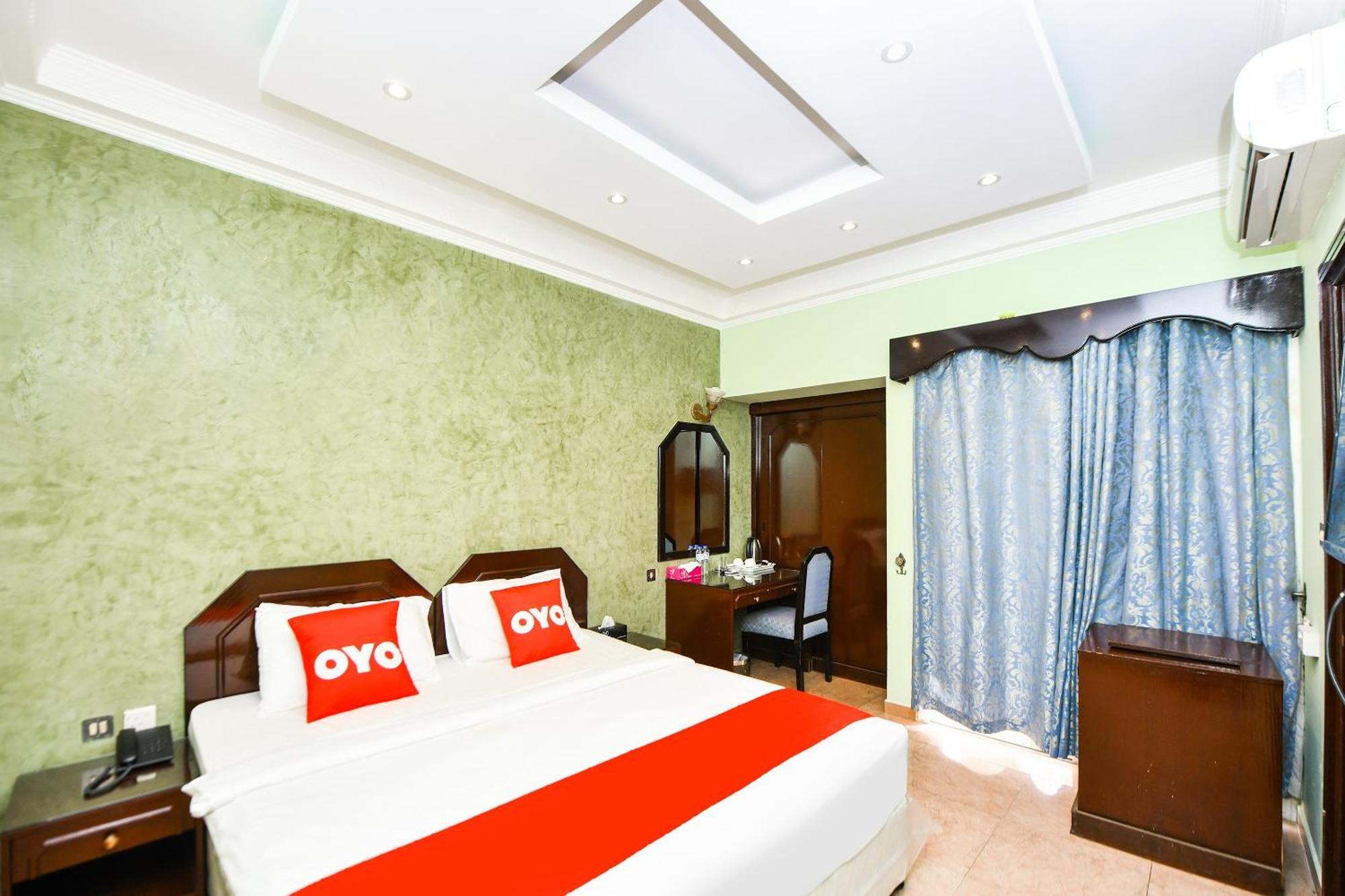 Oyo 137 Marina Hotel Maszkat Kültér fotó