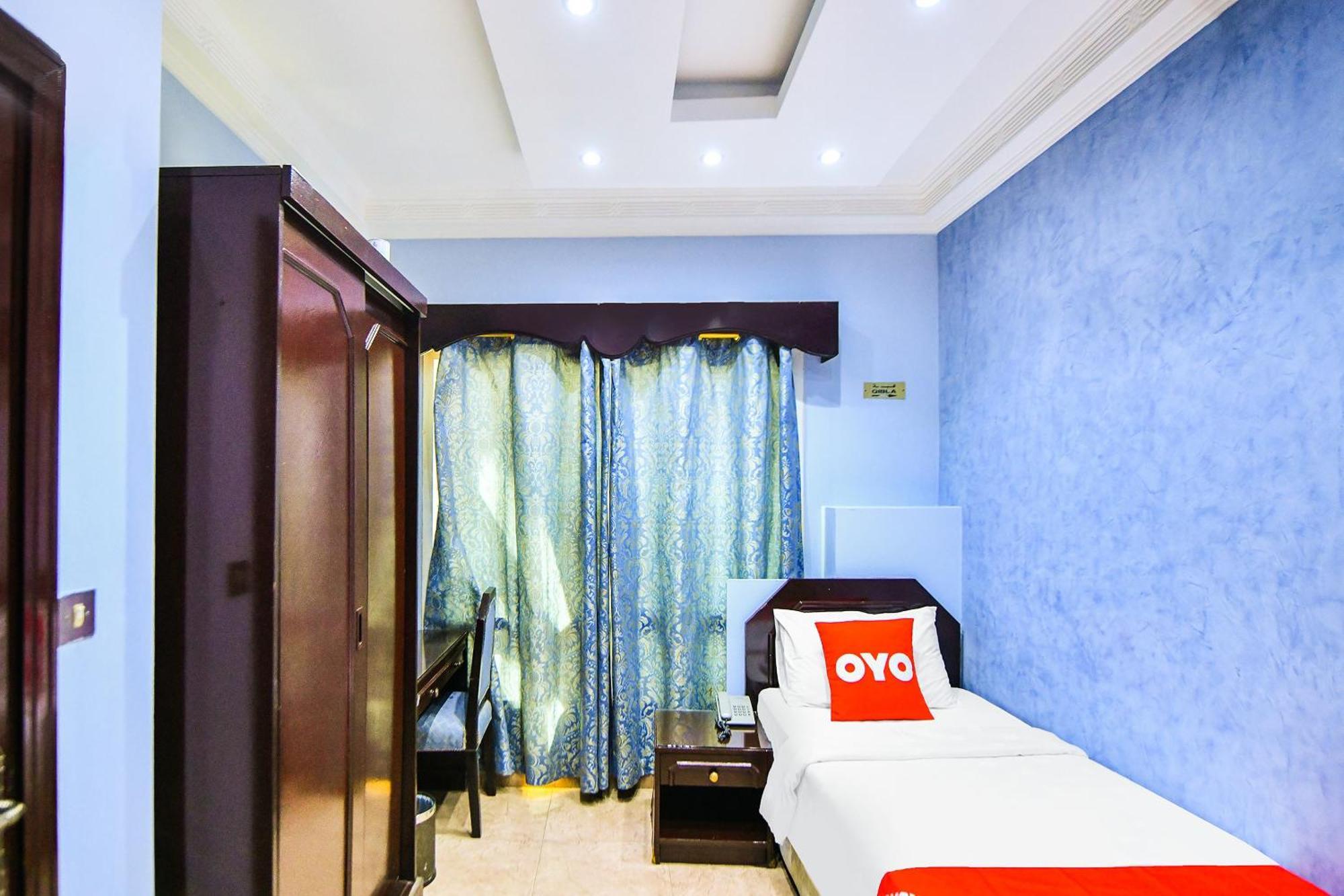 Oyo 137 Marina Hotel Maszkat Kültér fotó
