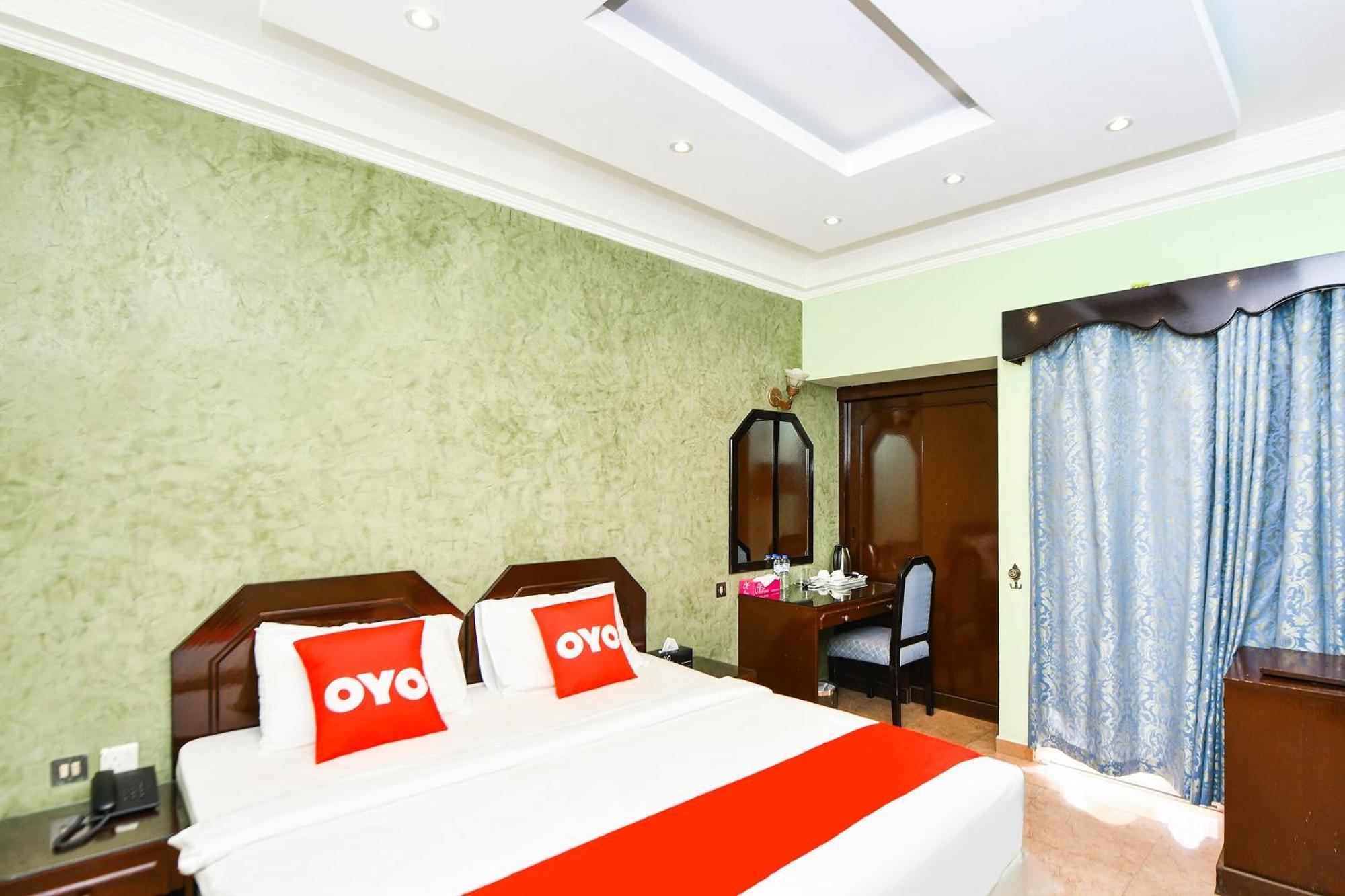 Oyo 137 Marina Hotel Maszkat Kültér fotó